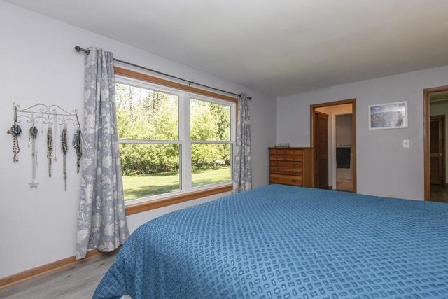 N11W30200 Hickory Hill DRIVE, Waukesha, WI 53188