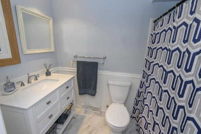 N11W30200 Hickory Hill DRIVE, Waukesha, WI 53188