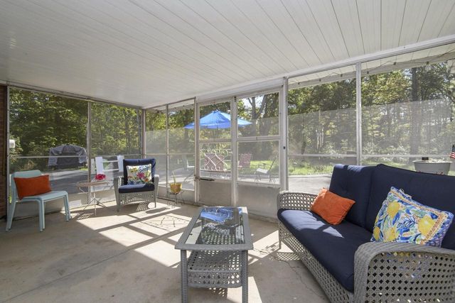 N11W30200 Hickory Hill DRIVE, Waukesha, WI 53188