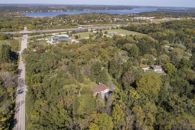 N11W30200 Hickory Hill DRIVE, Waukesha, WI 53188