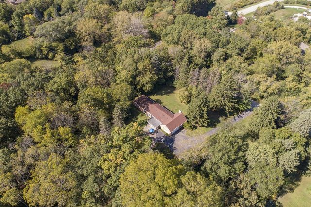 N11W30200 Hickory Hill DRIVE, Waukesha, WI 53188