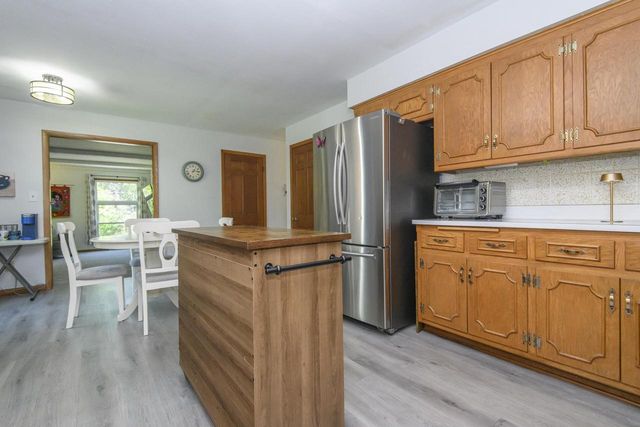 N11W30200 Hickory Hill DRIVE, Waukesha, WI 53188