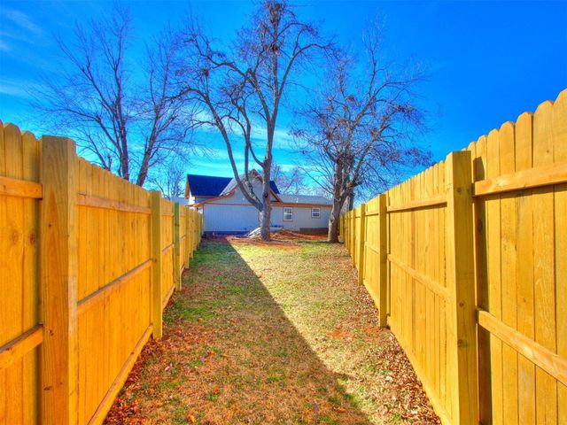 610 S 19th Street, Chickasha, OK 73018
