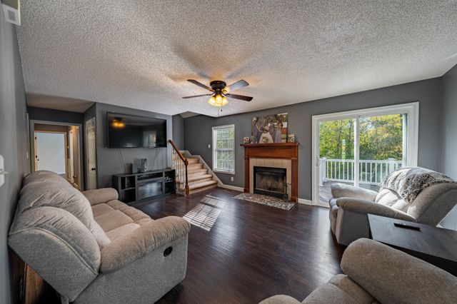 1101 Rustling Oaks Dr, Pleasant View, TN 37146