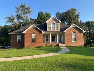 1101 Rustling Oaks Dr, Pleasant View, TN 37146