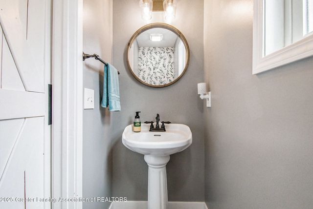 1000 Hawks Ridge, Grand Ledge, MI 48837