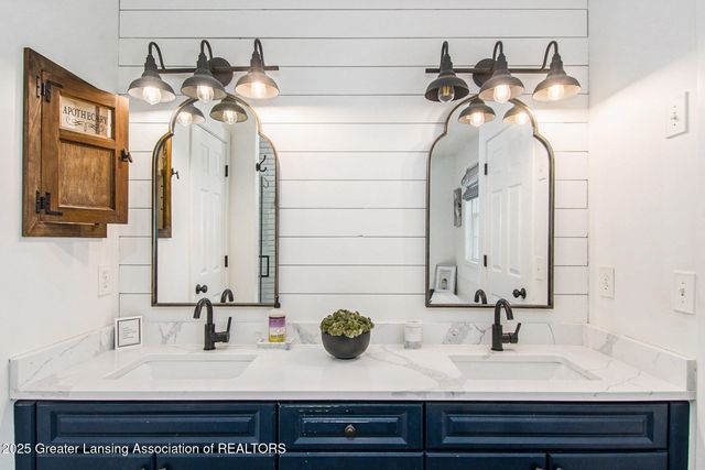 1000 Hawks Ridge, Grand Ledge, MI 48837