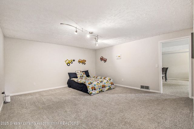 1000 Hawks Ridge, Grand Ledge, MI 48837