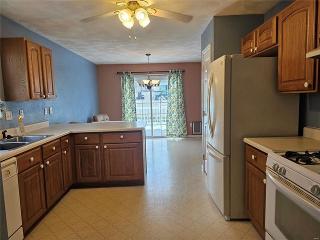 5751 Horseman, Smithton, IL 62285