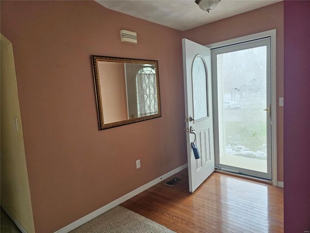 5751 Horseman, Smithton, IL 62285