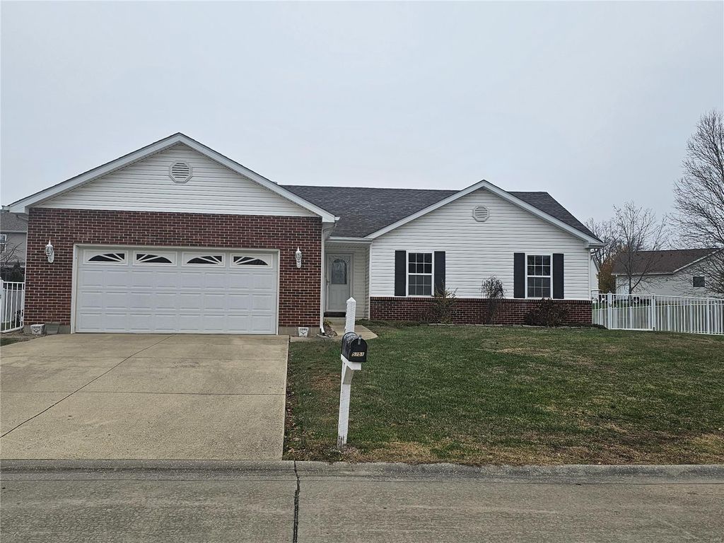 5751 Horseman, Smithton, IL 62285