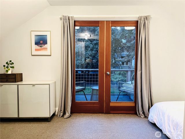 172 Grow Avenue NW, Bainbridge Island, WA 98110