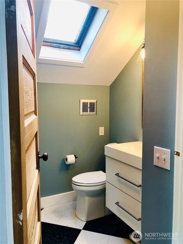 172 Grow Avenue NW, Bainbridge Island, WA 98110