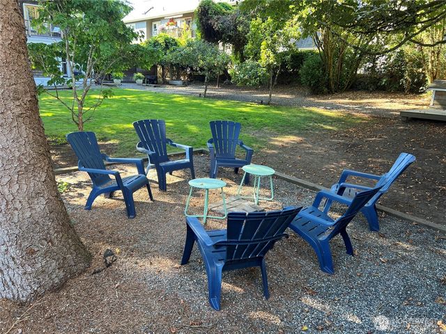 172 Grow Avenue NW, Bainbridge Island, WA 98110