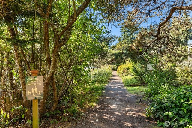 172 Grow Avenue NW, Bainbridge Island, WA 98110
