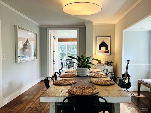 172 Grow Avenue NW, Bainbridge Island, WA 98110