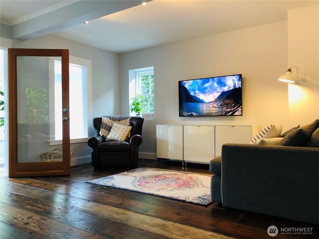 172 Grow Avenue NW, Bainbridge Island, WA 98110