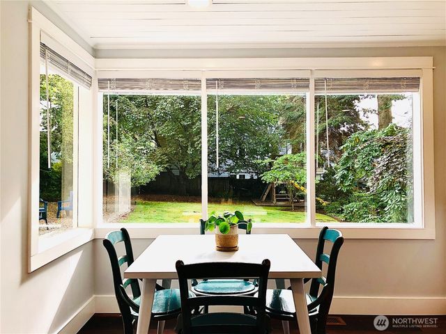 172 Grow Avenue NW, Bainbridge Island, WA 98110