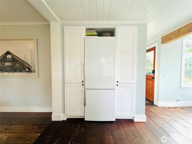 172 Grow Avenue NW, Bainbridge Island, WA 98110