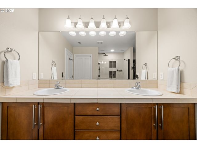 16559 Se WINDSWEPT WATERS Dr, Damascus, OR 97089