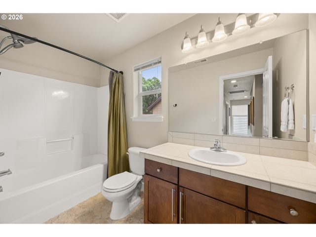 16559 Se WINDSWEPT WATERS Dr, Damascus, OR 97089