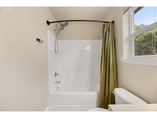 16559 Se WINDSWEPT WATERS Dr, Damascus, OR 97089