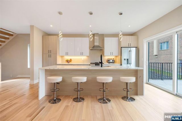 428 Lafayette Avenue, Cliffside Park, NJ 07010