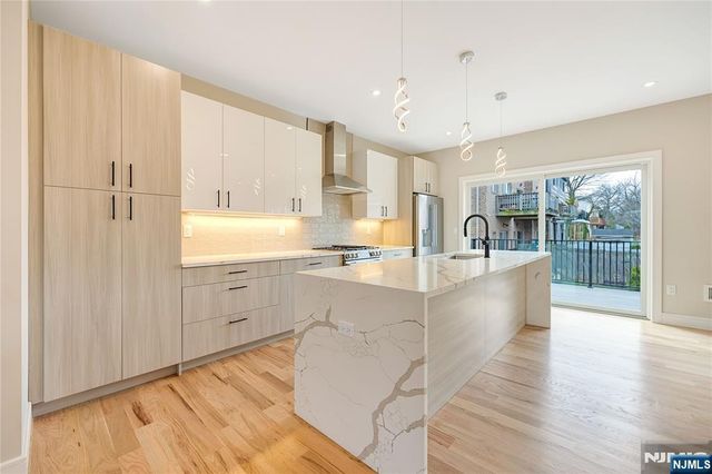 428 Lafayette Avenue, Cliffside Park, NJ 07010