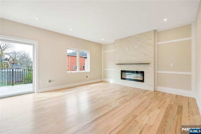 428 Lafayette Avenue, Cliffside Park, NJ 07010
