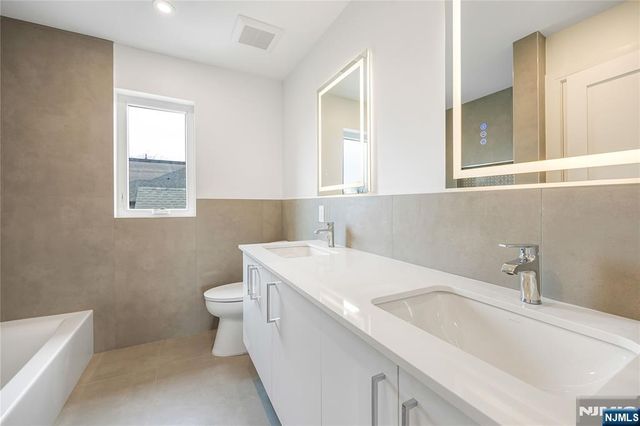 428 Lafayette Avenue, Cliffside Park, NJ 07010