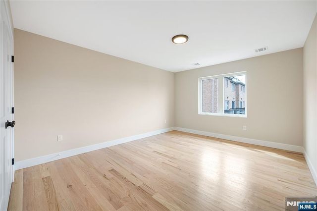 428 Lafayette Avenue, Cliffside Park, NJ 07010