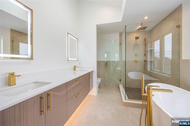 428 Lafayette Avenue, Cliffside Park, NJ 07010