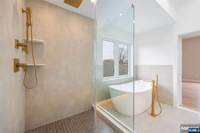 428 Lafayette Avenue, Cliffside Park, NJ 07010