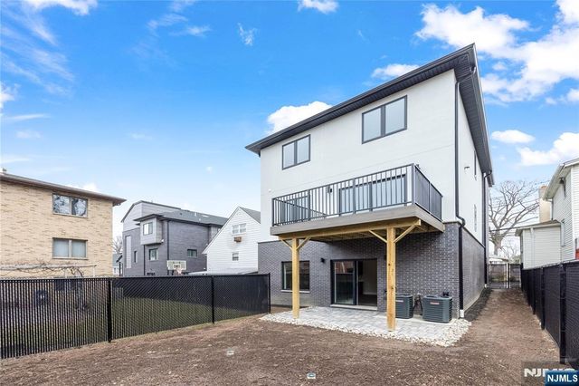 428 Lafayette Avenue, Cliffside Park, NJ 07010