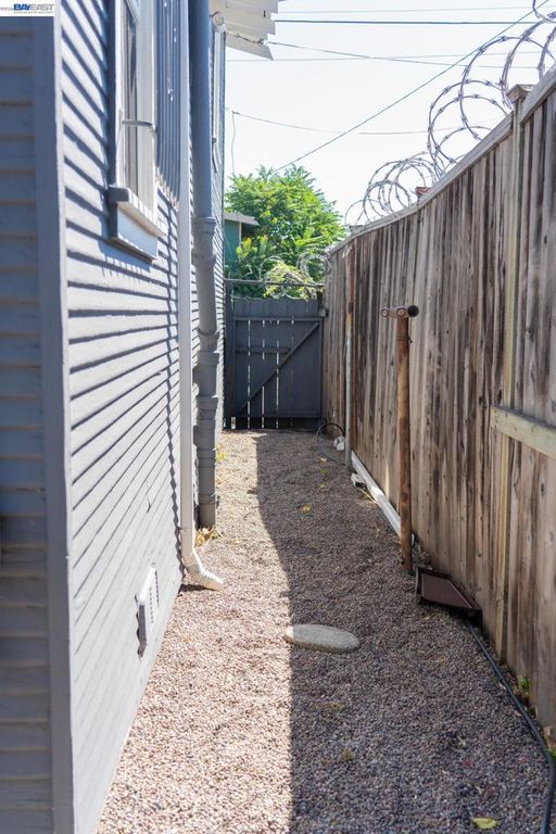 Image 20 of property listing at 2921 2921 Havenscourt Blvd, Oakland, CA 94605