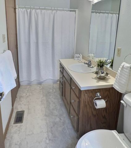 503 S Prewitt Street, Nevada, MO 64772