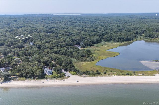 87 Washington Heights Avenue, Hampton Bays, NY 11946