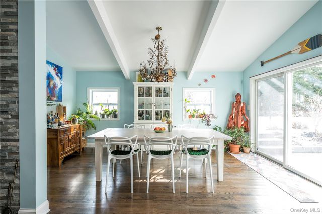 87 Washington Heights Avenue, Hampton Bays, NY 11946