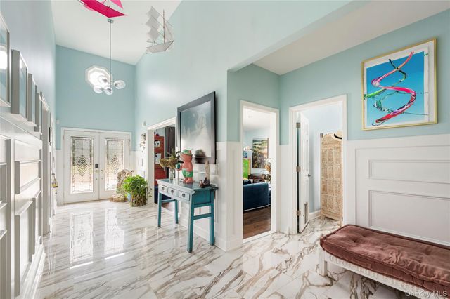 87 Washington Heights Avenue, Hampton Bays, NY 11946