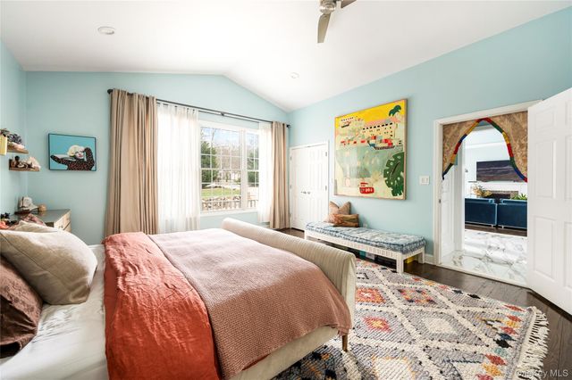 87 Washington Heights Avenue, Hampton Bays, NY 11946