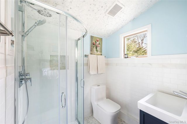 87 Washington Heights Avenue, Hampton Bays, NY 11946