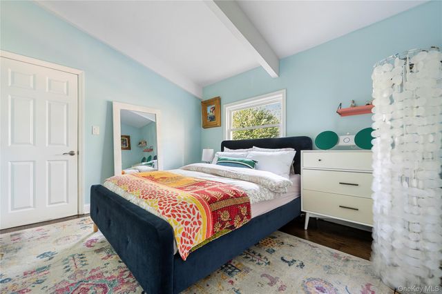 87 Washington Heights Avenue, Hampton Bays, NY 11946