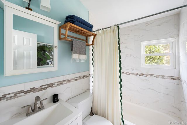 87 Washington Heights Avenue, Hampton Bays, NY 11946