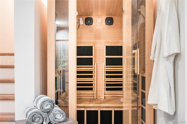 87 Washington Heights Avenue, Hampton Bays, NY 11946