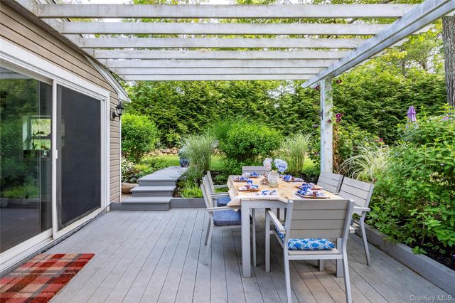 87 Washington Heights Avenue, Hampton Bays, NY 11946