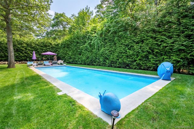 87 Washington Heights Avenue, Hampton Bays, NY 11946