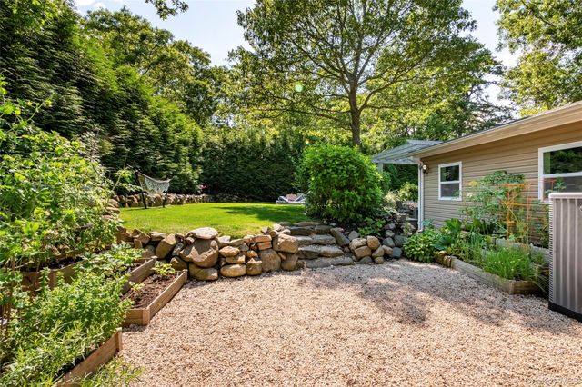 87 Washington Heights Avenue, Hampton Bays, NY 11946