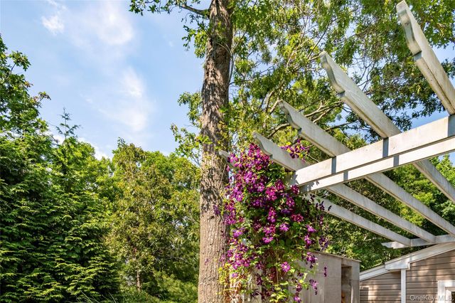 87 Washington Heights Avenue, Hampton Bays, NY 11946