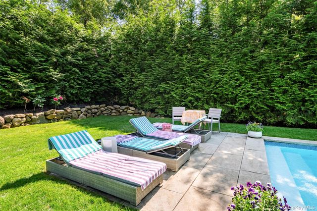 87 Washington Heights Avenue, Hampton Bays, NY 11946