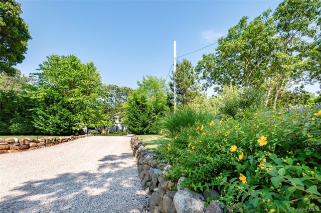 87 Washington Heights Avenue, Hampton Bays, NY 11946